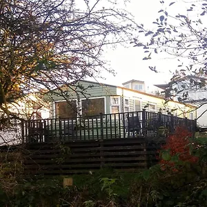 Delightful 3 Bedroom With Balcony Overlooking Fields And A Stream Campsite